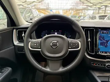 VOLVO XC 60 T6 AWD  Core Plug-In