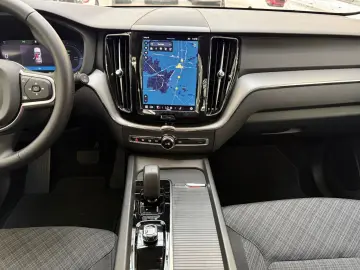 VOLVO XC 60 T6 AWD  Core Plug-In