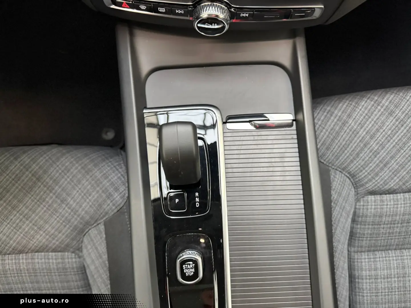 VOLVO XC 60 T6 AWD  Core Plug-In