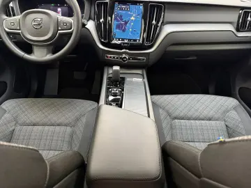 VOLVO XC 60 T6 AWD  Core Plug-In