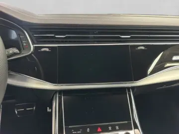 AUDI Q7 55 TFSI quattro S line