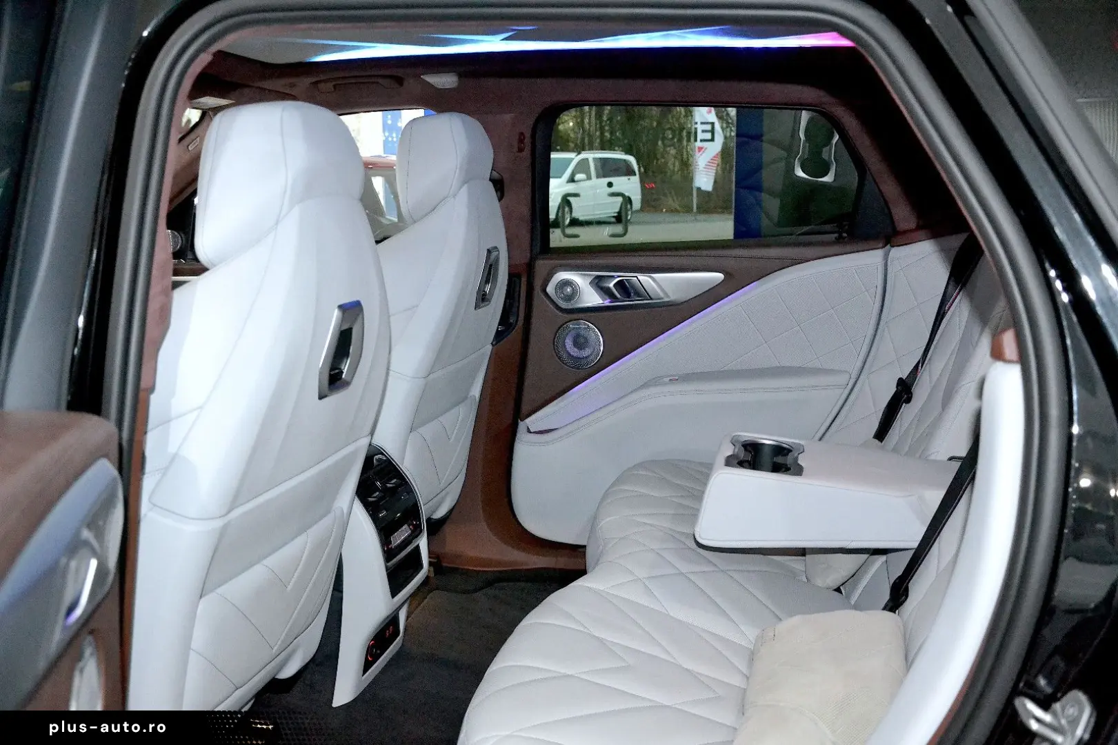 BMW XM BOWERS & WILKINS   SOFT CLOSE   360