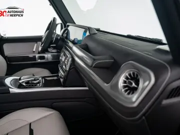 MERCEDES-BENZ G 63 AMG Performance Technik Night