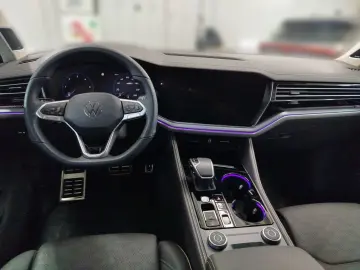 VW Touareg 3.0 V6 TDI R-Line Black Style 22 Alu AHK