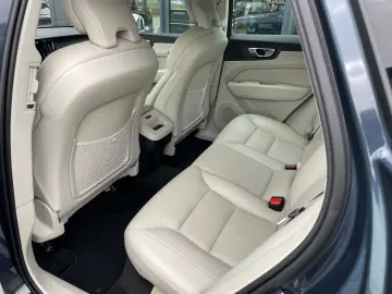 VOLVO XC60 B4 AWD Inscription AHK ACC Kamera TotWi