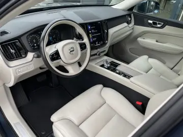 VOLVO XC60 B4 AWD Inscription AHK ACC Kamera TotWi