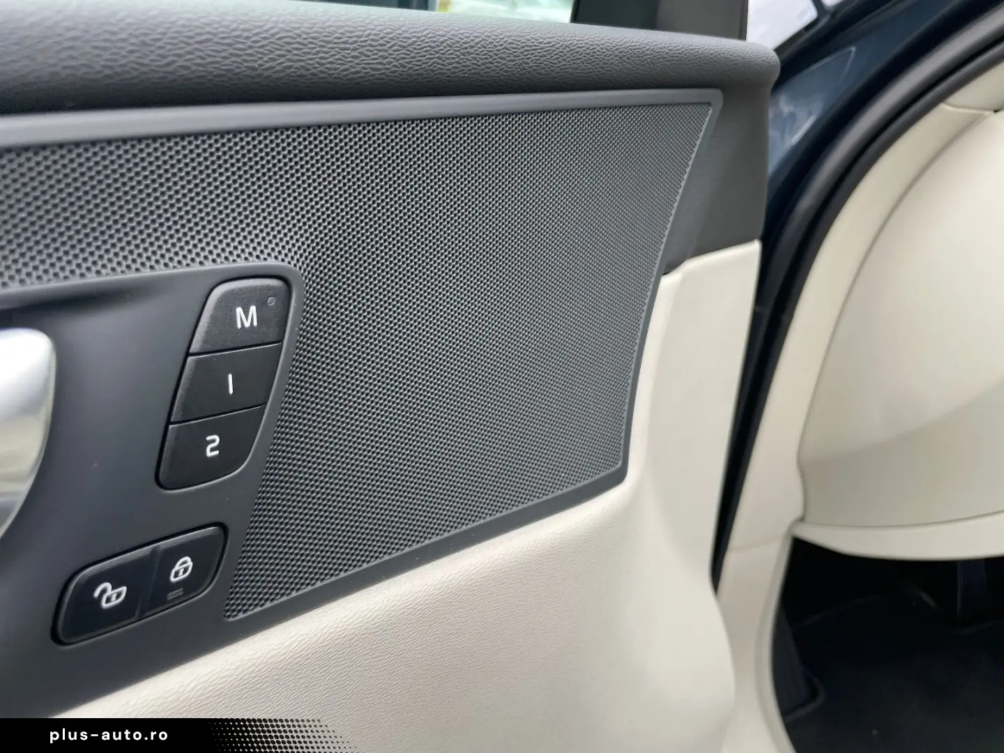 VOLVO XC60 B4 AWD Inscription AHK ACC Kamera TotWi