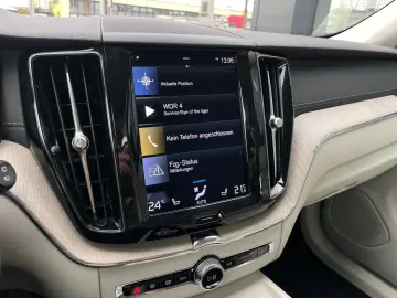 VOLVO XC60 B4 AWD Inscription AHK ACC Kamera TotWi