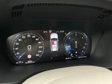 VOLVO XC60 B4 AWD Inscription AHK ACC Kamera TotWi