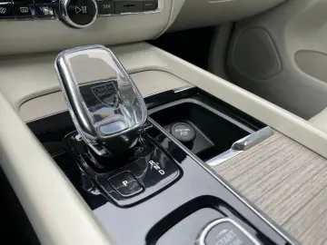 VOLVO XC60 B4 AWD Inscription AHK ACC Kamera TotWi