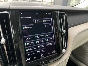 VOLVO XC60 B4 AWD Inscription AHK ACC Kamera TotWi