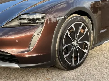 PORSCHE Taycan 4 Cross Turismo INNODRIVE PANORAMA LED-MA