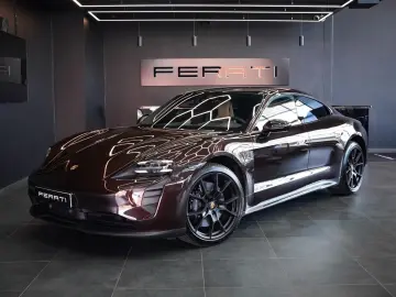 PORSCHE Taycan GTS