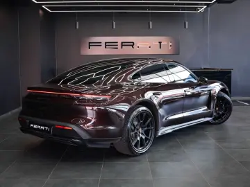 PORSCHE Taycan GTS