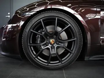 PORSCHE Taycan GTS