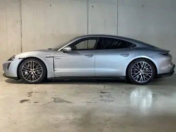 PORSCHE Taycan GTS   PDCC Sport   BOSE   Surround View