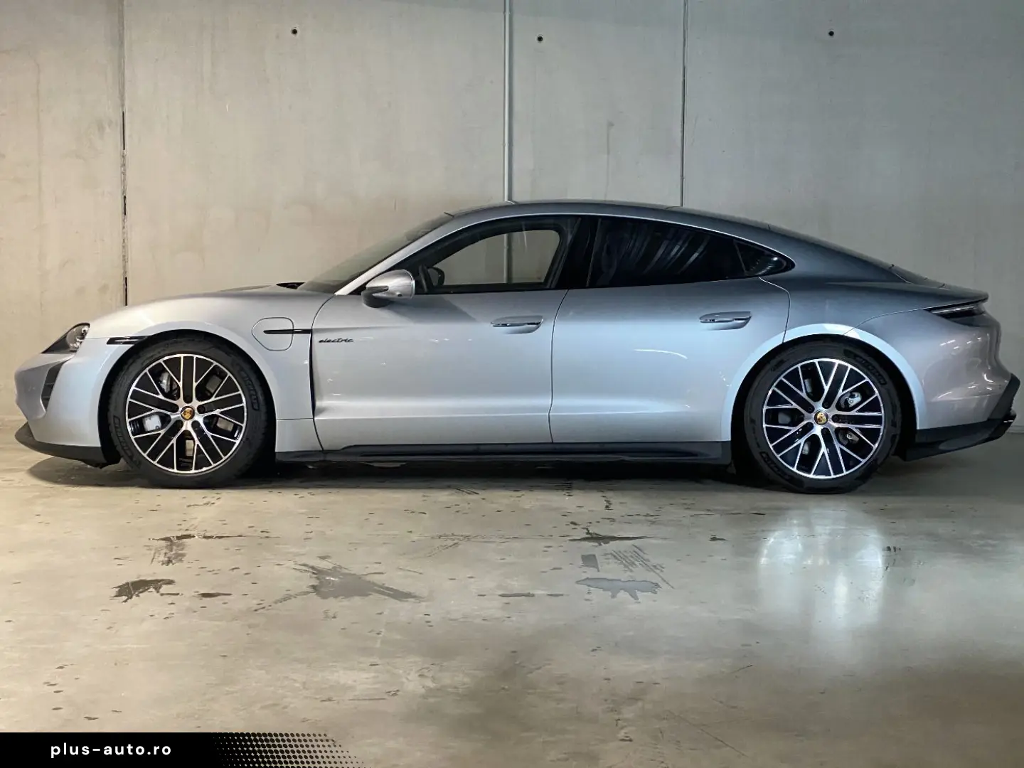 PORSCHE Taycan GTS   PDCC Sport   BOSE   Surround View