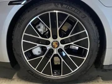 PORSCHE Taycan GTS   PDCC Sport   BOSE   Surround View