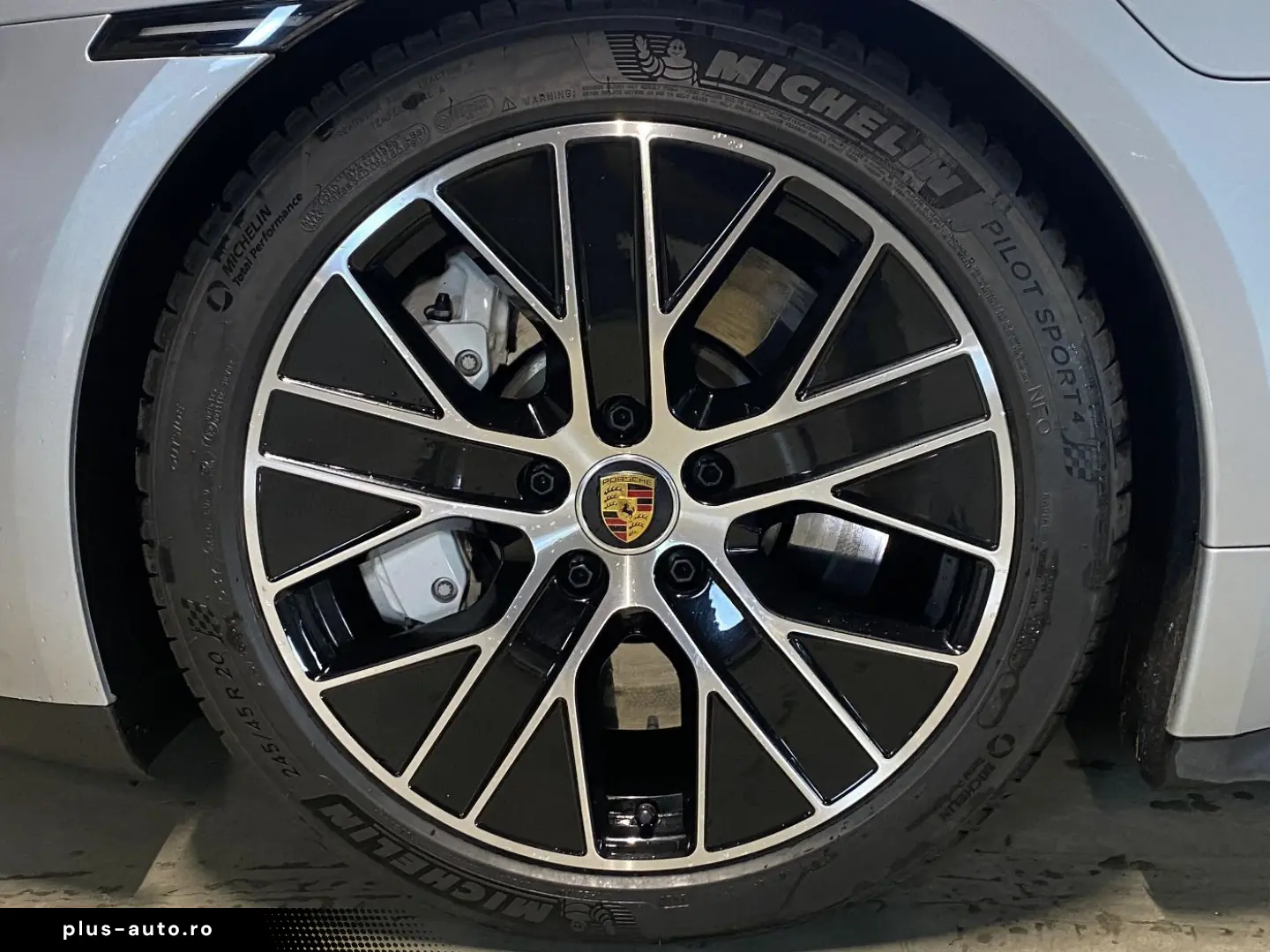 PORSCHE Taycan GTS   PDCC Sport   BOSE   Surround View