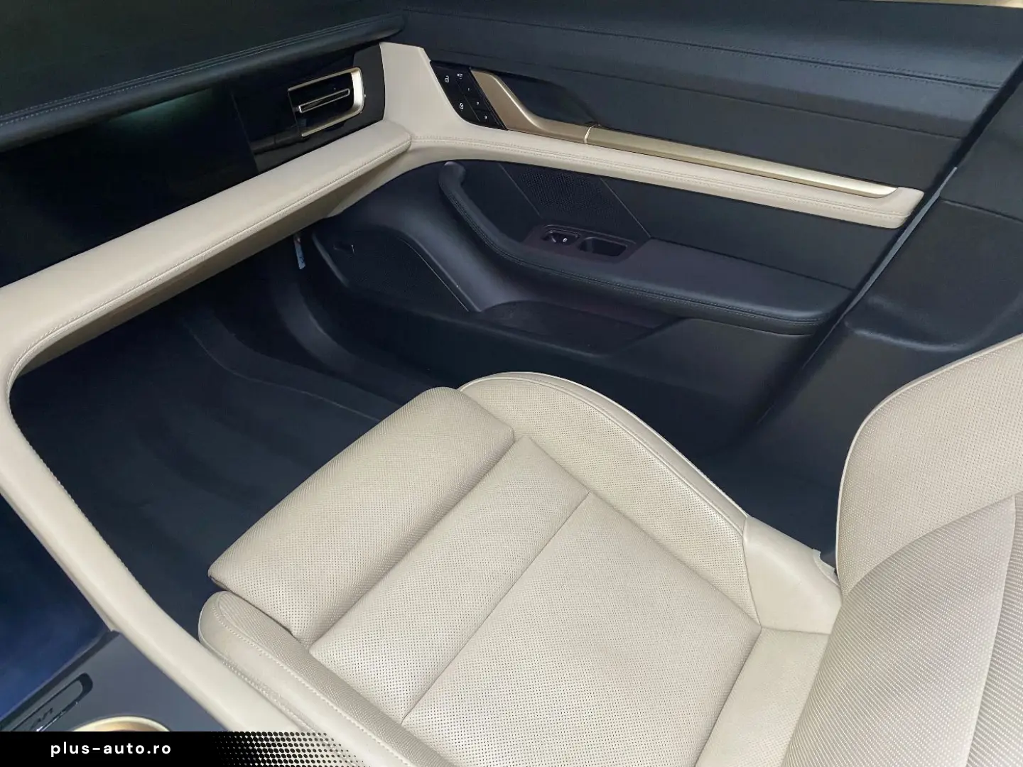 PORSCHE Taycan GTS   PDCC Sport   BOSE   Surround View