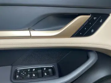 PORSCHE Taycan GTS   PDCC Sport   BOSE   Surround View