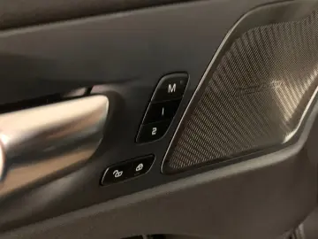 VOLVO XC60 B4 AWD Inscription 20 DAB 4xSiHz StandHz