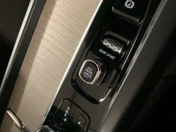 VOLVO XC60 B4 AWD Inscription 20 DAB 4xSiHz StandHz