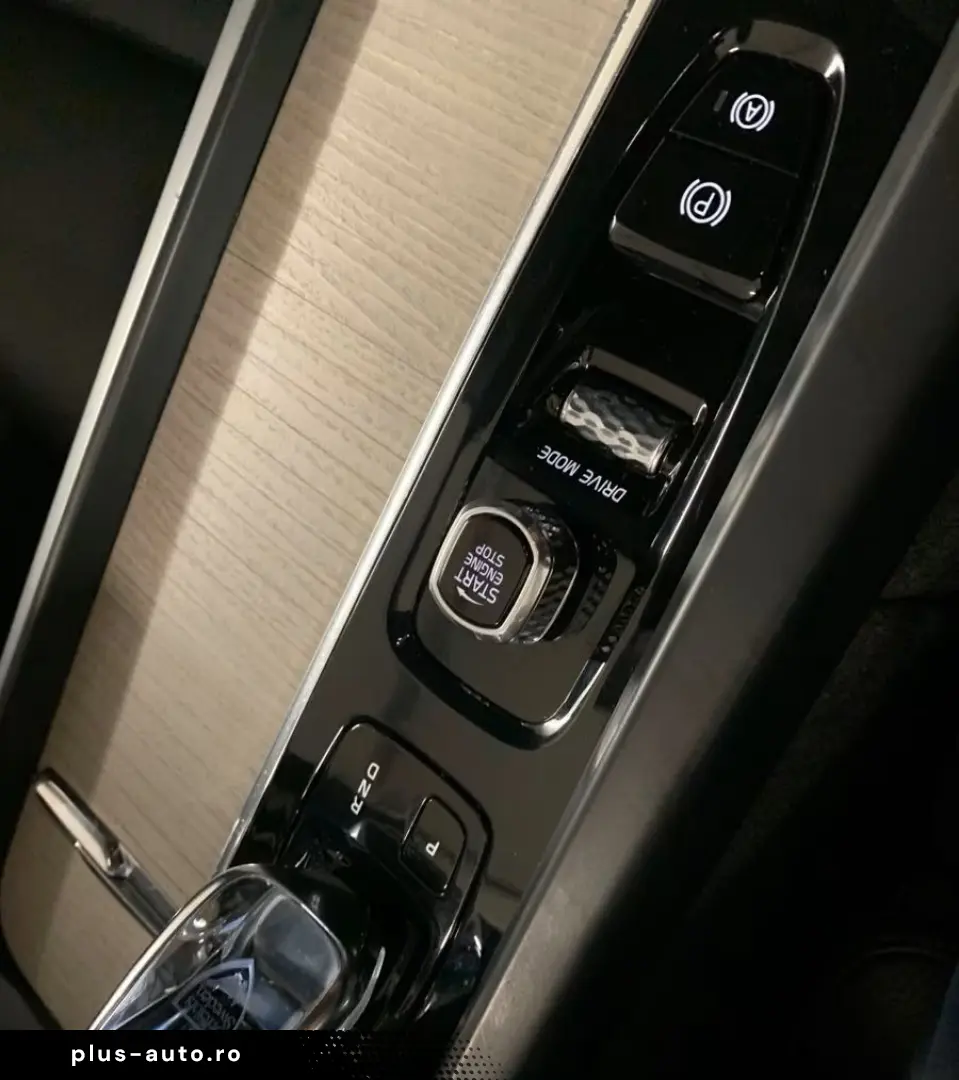 VOLVO XC60 B4 AWD Inscription 20 DAB 4xSiHz StandHz