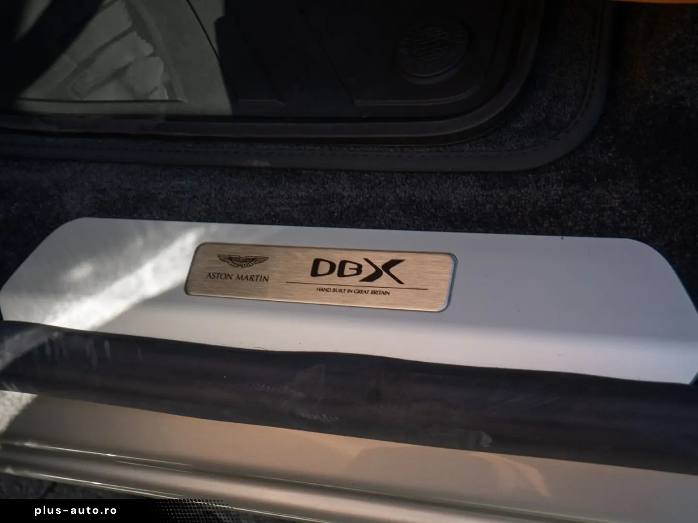 ASTON MARTIN DBX 707 Silver Birch Oxford Tan