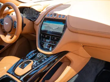 ASTON MARTIN DBX 707 Silver Birch Oxford Tan