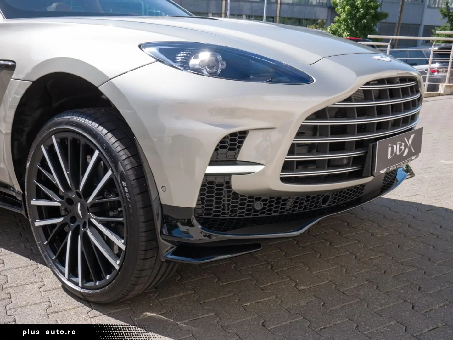 ASTON MARTIN DBX 707 Silver Birch Oxford Tan