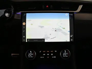 JAGUAR F-Pace D200 AWD R-Dynamic SE NAVI PANO ACC 20