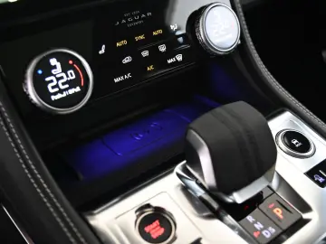 JAGUAR F-Pace D200 AWD R-Dynamic SE NAVI PANO ACC 20