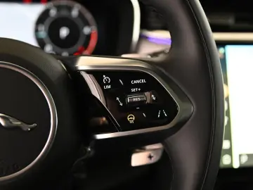 JAGUAR F-Pace D200 AWD R-Dynamic SE NAVI PANO ACC 20