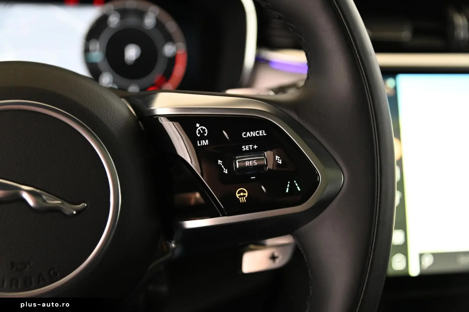 JAGUAR F-Pace D200 AWD R-Dynamic SE NAVI PANO ACC 20