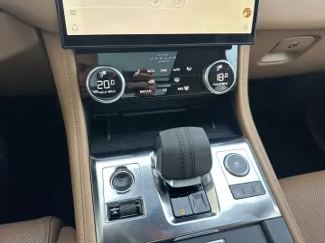 JAGUAR F-Pace P250 SE AWD