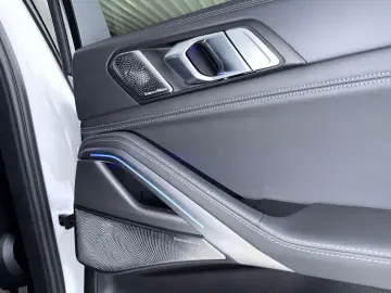 BMW X6 40d xDrive-M Sport Sky AHK 360 HUD B&W Iconic