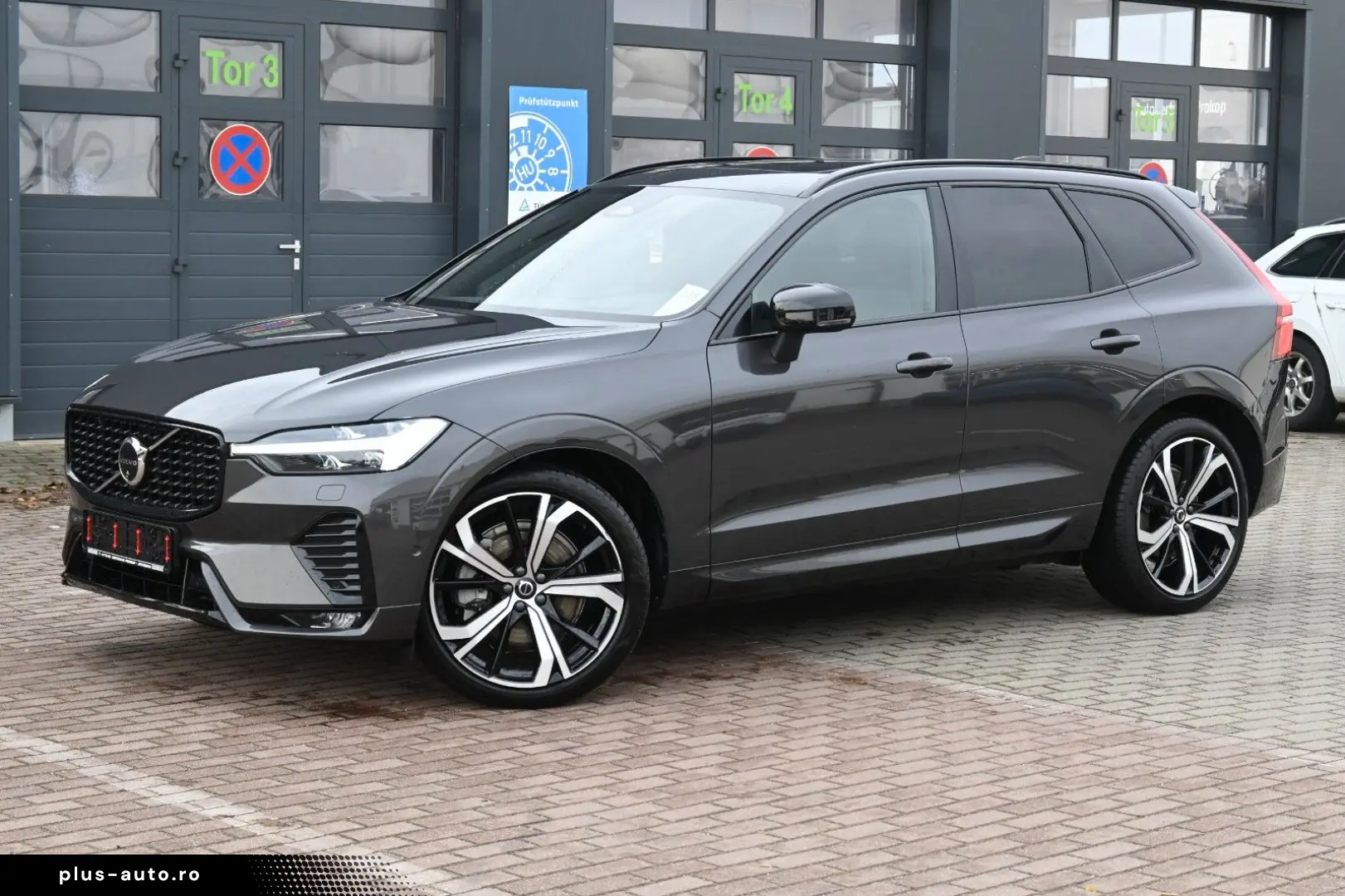 VOLVO XC60 B4 AWD Ultimate Dark LED PANO STHZ