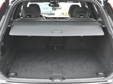 VOLVO XC60 B4 AWD Ultimate Dark LED PANO STHZ