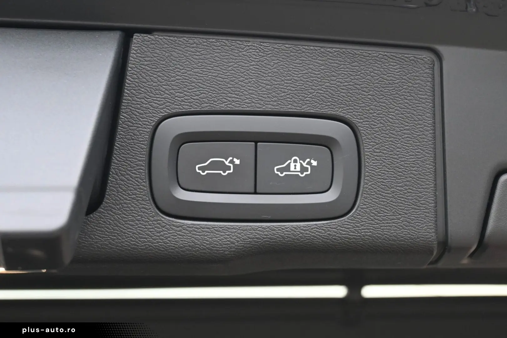 VOLVO XC60 B4 AWD Ultimate Dark LED PANO STHZ