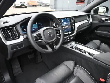 VOLVO XC60 B4 AWD Ultimate Dark LED PANO STHZ