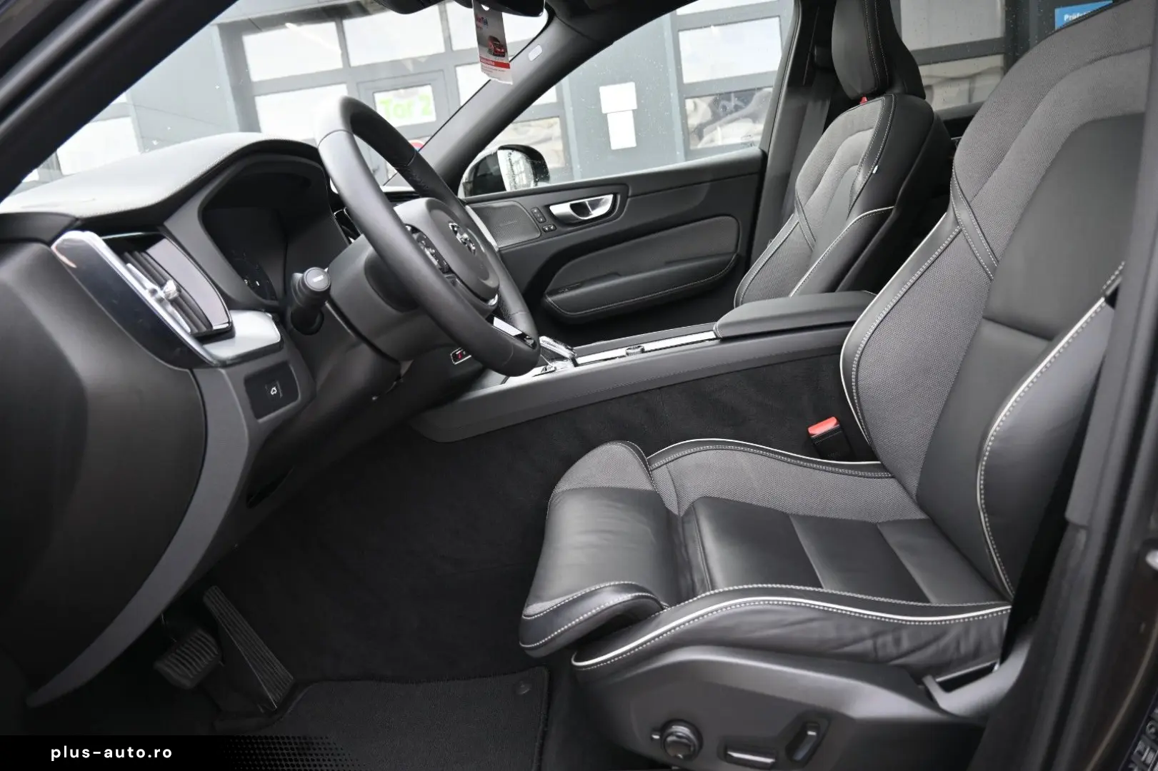 VOLVO XC60 B4 AWD Ultimate Dark LED PANO STHZ