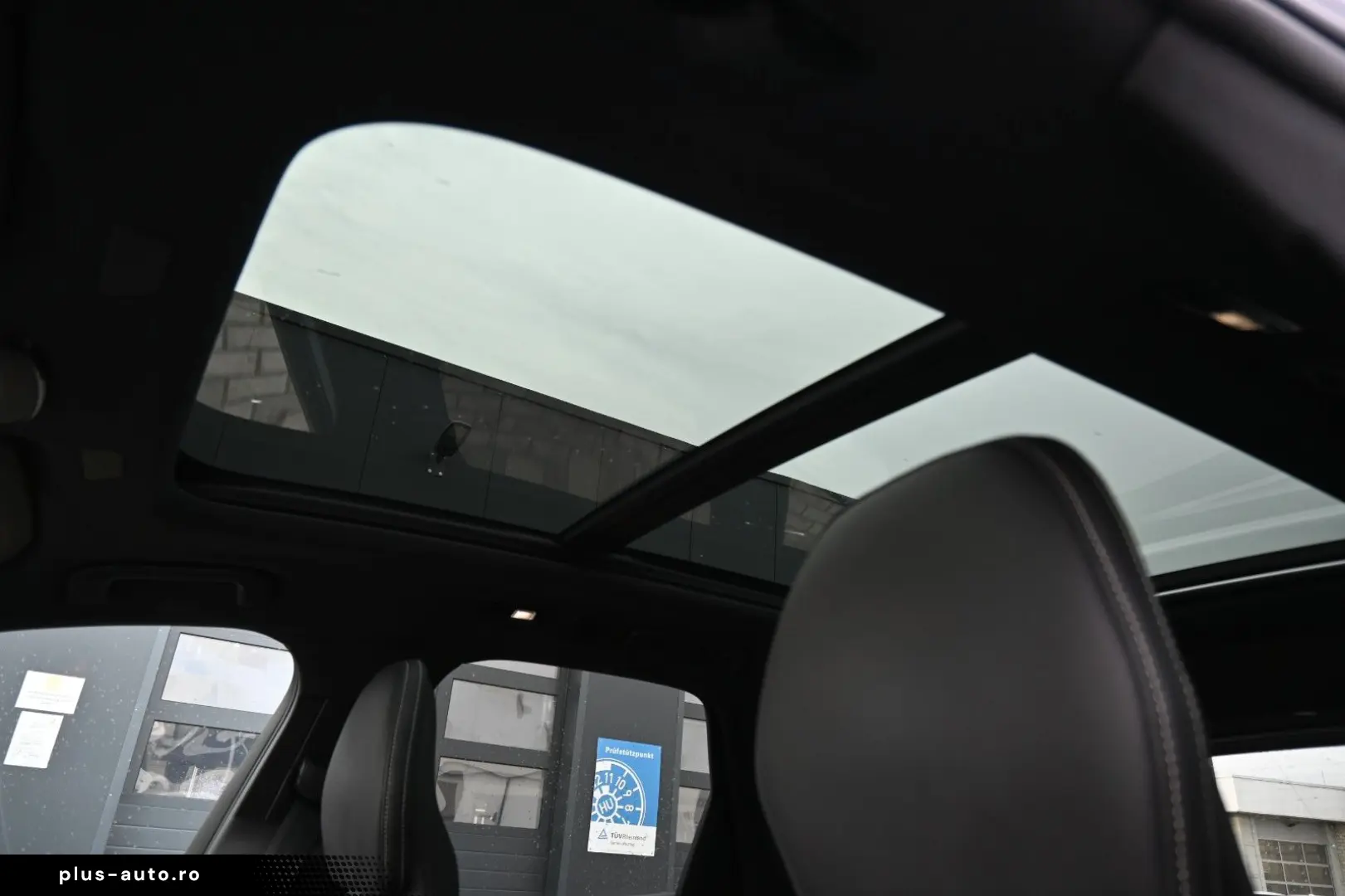 VOLVO XC60 B4 AWD Ultimate Dark LED PANO STHZ