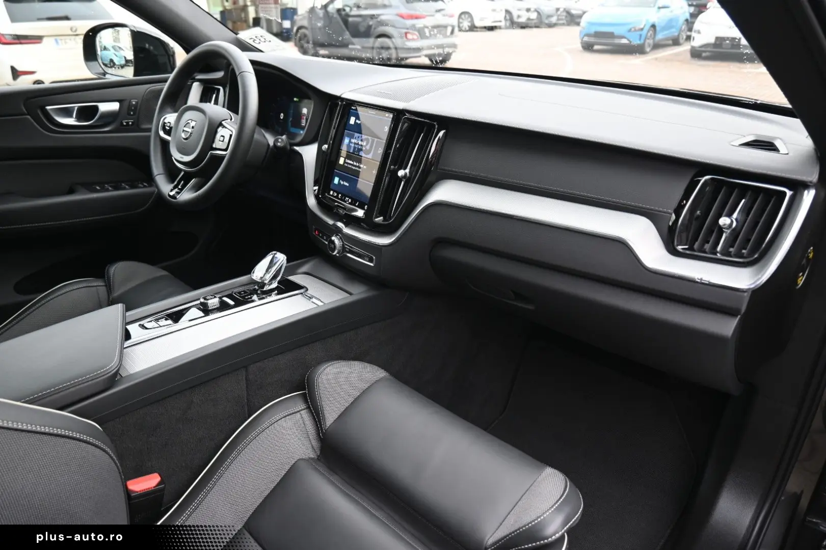 VOLVO XC60 B4 AWD Ultimate Dark LED PANO STHZ