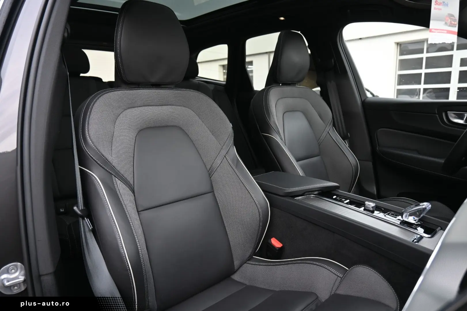 VOLVO XC60 B4 AWD Ultimate Dark LED PANO STHZ