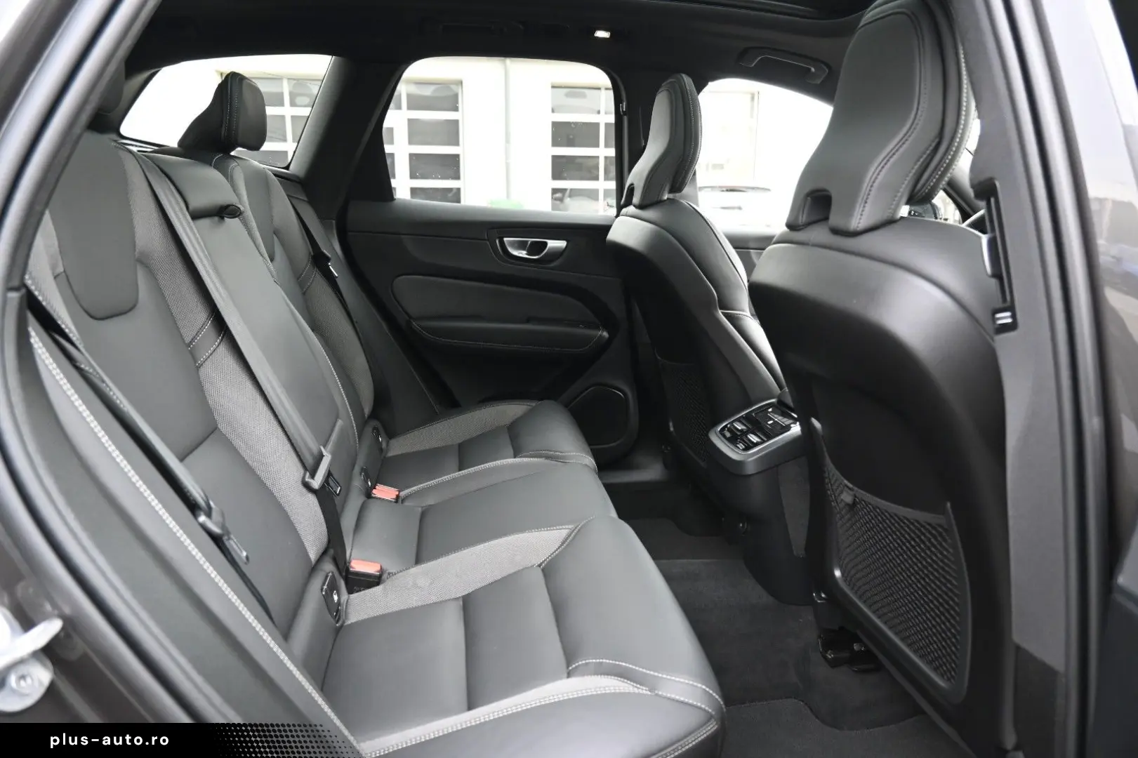 VOLVO XC60 B4 AWD Ultimate Dark LED PANO STHZ