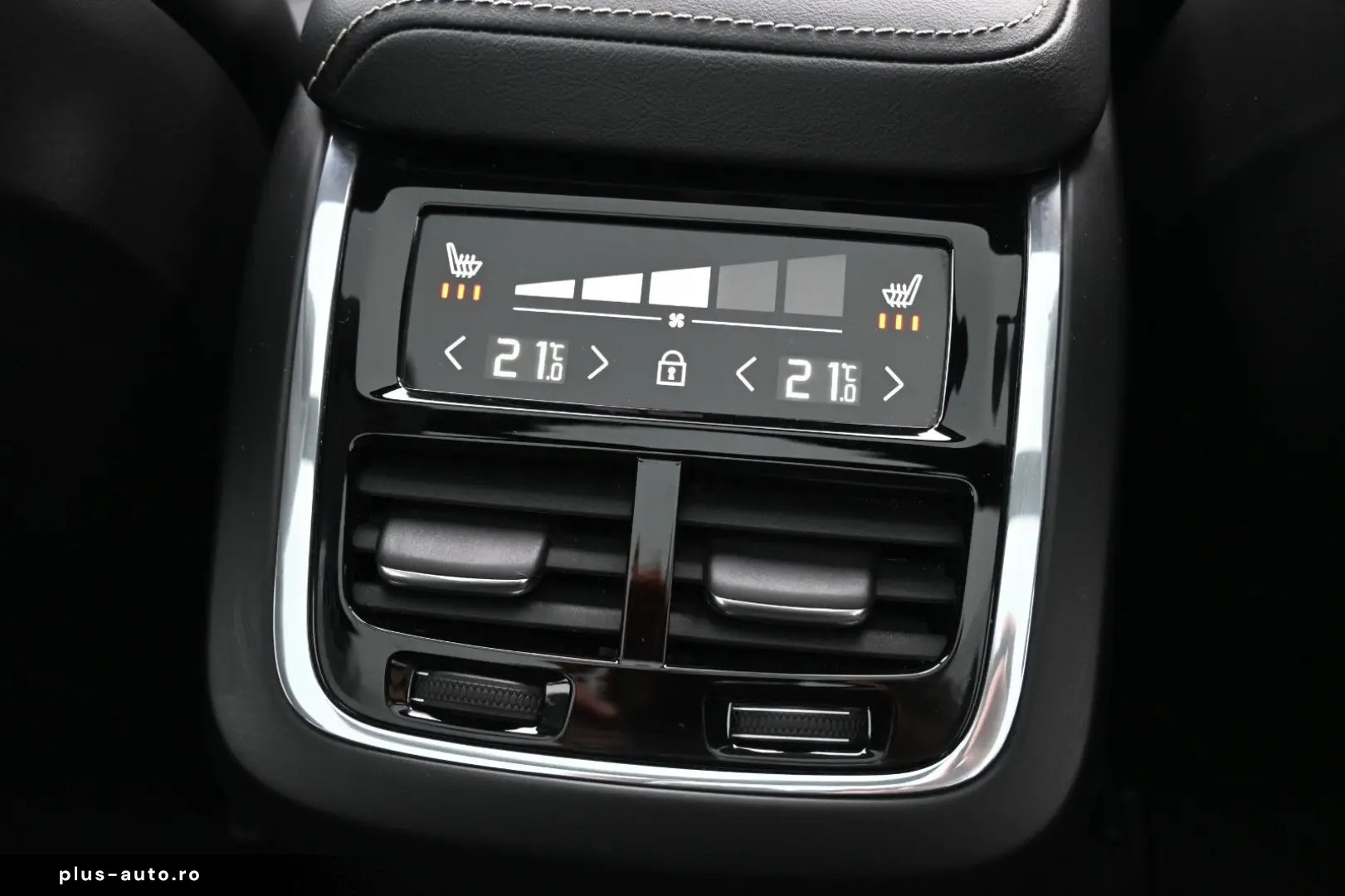 VOLVO XC60 B4 AWD Ultimate Dark LED PANO STHZ