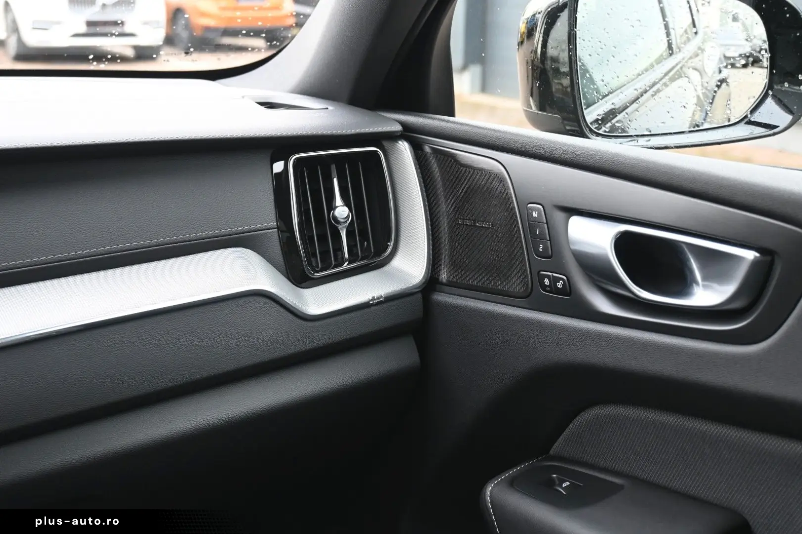 VOLVO XC60 B4 AWD Ultimate Dark LED PANO STHZ