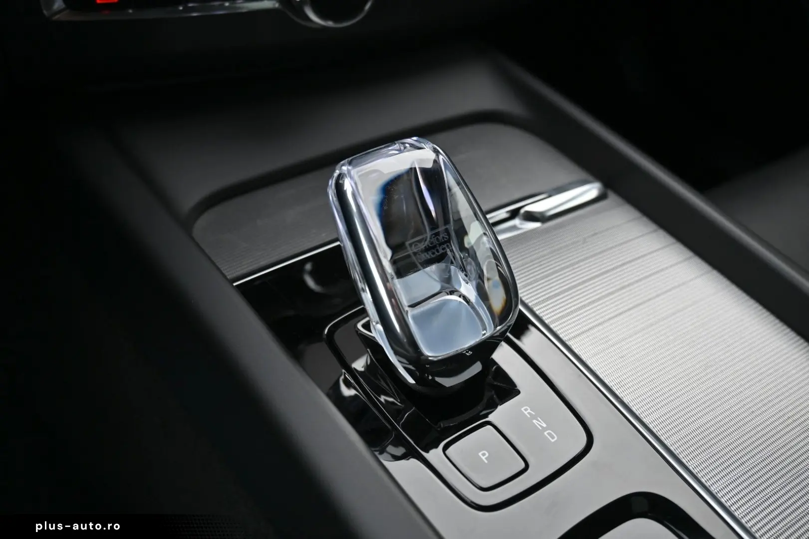 VOLVO XC60 B4 AWD Ultimate Dark LED PANO STHZ