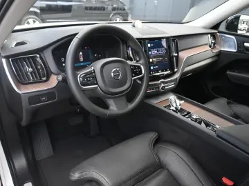 VOLVO XC60 UltimateDark AWD MASS LUFT HUD B&W 22  360